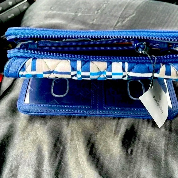 🆕 Vera Bradley Ultimate Wristlet in Signature Cotton Santiago Woven w/ Navy - Picture 13 of 13